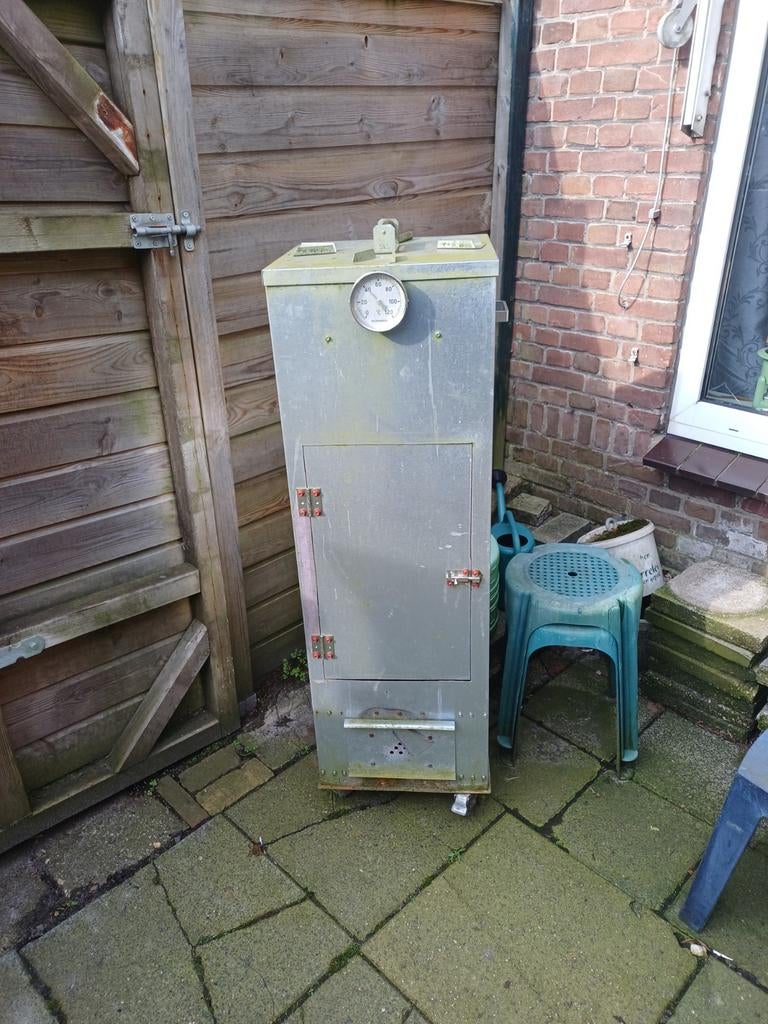 Rookvat voor paling, vis en vlees, Ophalen, Gebruikt, Met accessoires