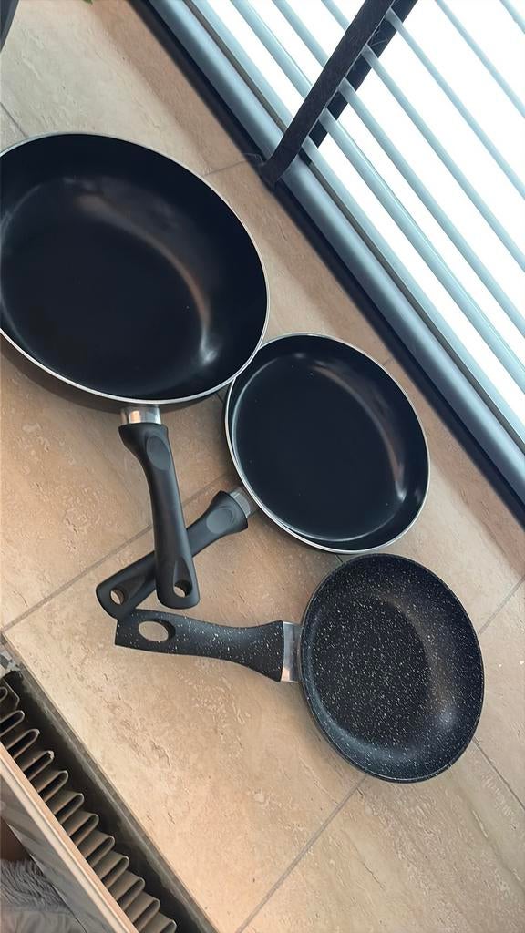 3 mooie pannen, voor de camping, Caravans en Kamperen, Kampeeraccessoires, Ophalen of Verzenden, Zo goed als nieuw