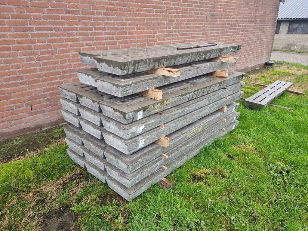 Betonroosters nieuw 1,995m x 0,30m, Ophalen of Verzenden, Nieuw, 15 m² of meer