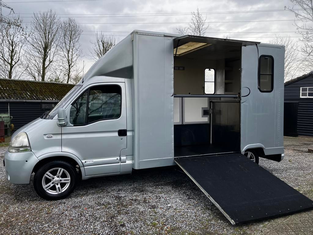 Horsetruck paardenauto paardenwagen, international 745, Ophalen, Zo goed als nieuw, Aluminium, 2-paards trailer