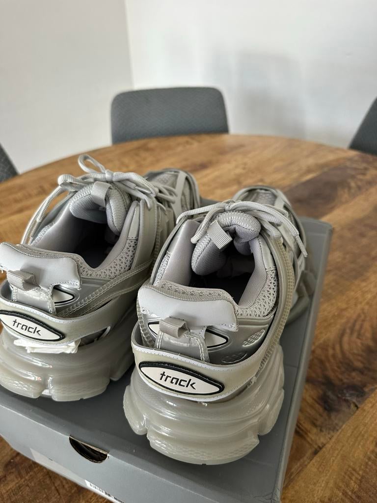 Balenciaga Track sneakers grijs, Kleding | Heren, Schoenen, Ophalen of Verzenden, Gedragen, Sneakers of Gympen