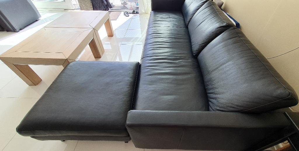 Slimm Inside zwarte leren 4-zits bank + hocker, Huis en Inrichting, Banken | Bankstellen, Ophalen, Minder dan 75 cm, Leer, Zo goed als nieuw