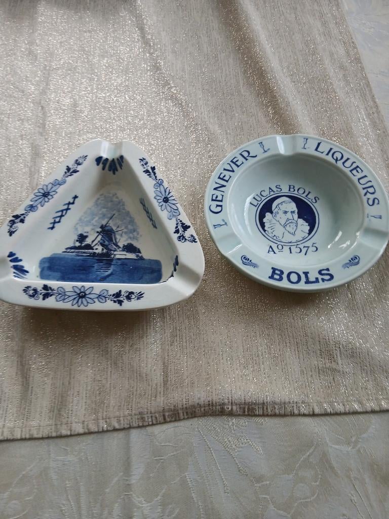Set van 2 vintage asbakken: Delfts Blauw en Bols Jenever, Ophalen of Verzenden