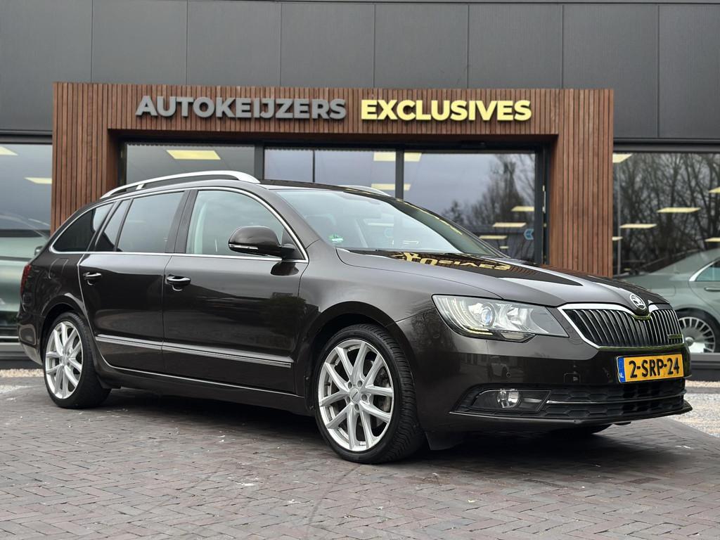 Skoda Superb Combi 1.6 TDI Sprint Pro Alcantara Xenon Naviga, Voorwielaandrijving, Gebruikt, Zwart, 4 cilinders