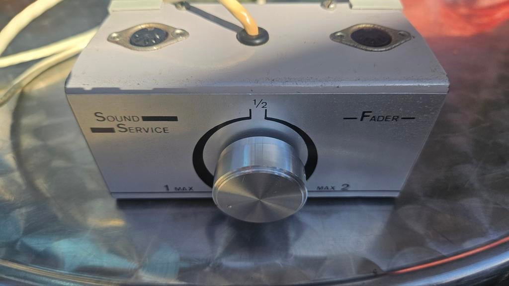 MONITORCONTROLLE TYPE M CONTROL ZIE BESCHRIJVING, Muziek en Instrumenten, Instrumenten | Toebehoren, Ophalen of Verzenden