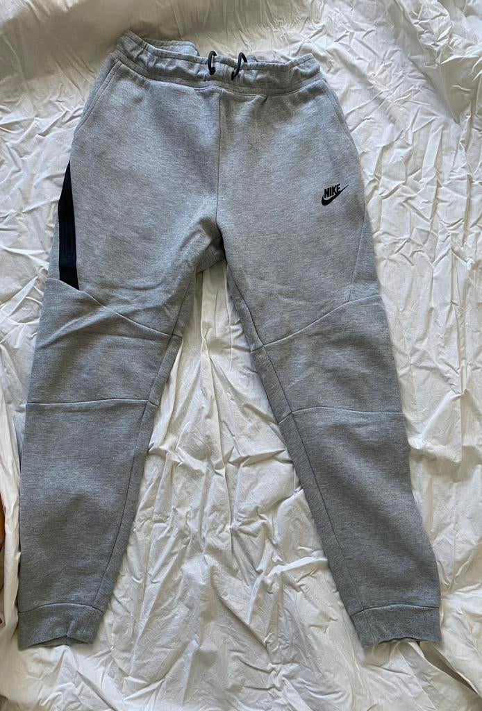 Nike Tech Fleecebroek in nieuwstaat!, Kleding | Heren, Sportkleding, Ophalen of Verzenden, Zo goed als nieuw, Grijs, Algemeen