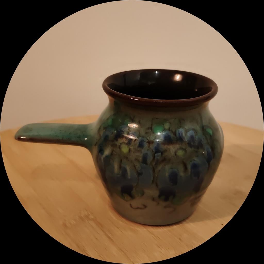 Aardewerk kannetje van Guernsey Pottery. Met schenk-opening., Ophalen of Verzenden