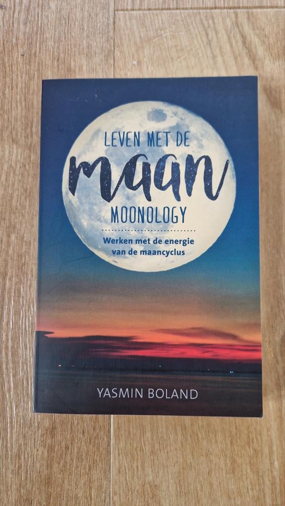 Yasmin Boland - Leven met de maan, Boeken, Ophalen of Verzenden, Zo goed als nieuw, Astrologie, Achtergrond en Informatie