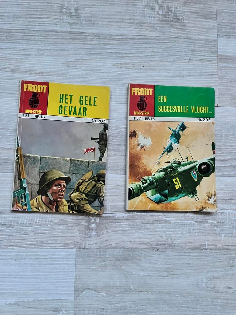 Front Mini-Strip: Het Gele Gevaar en Een Succesvolle Vlucht, Boeken, Stripboeken, Meerdere stripboeken, Ophalen of Verzenden, Gelezen
