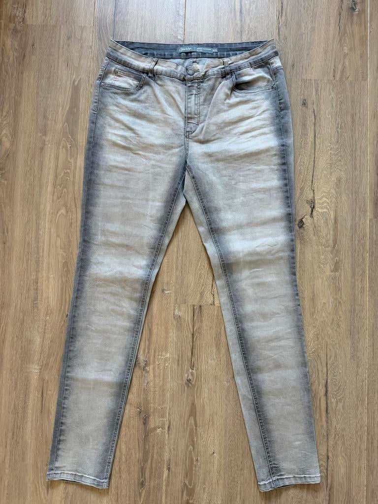 Geisha spijkerbroek grijs maat 44 dames, Kleding | Dames, Ophalen of Verzenden, Gedragen, Grijs, Overige jeansmaten