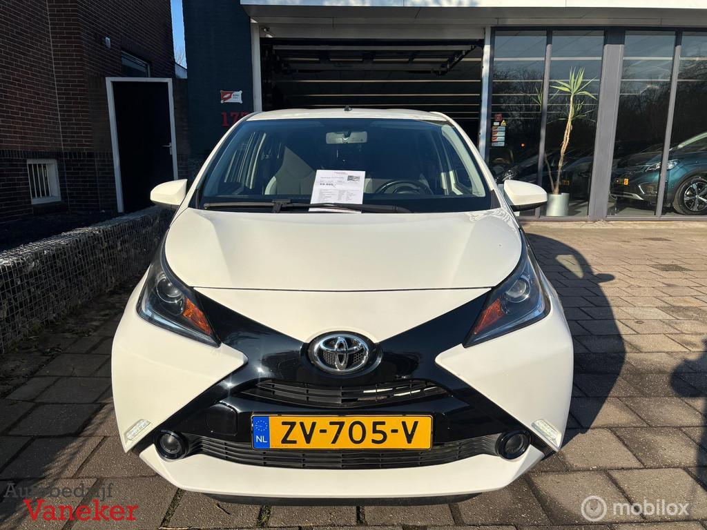 Toyota Aygo 1.0 VVT-i x-play|Camera|NAP, Voorwielaandrijving, Stof, Gebruikt, 4 stoelen