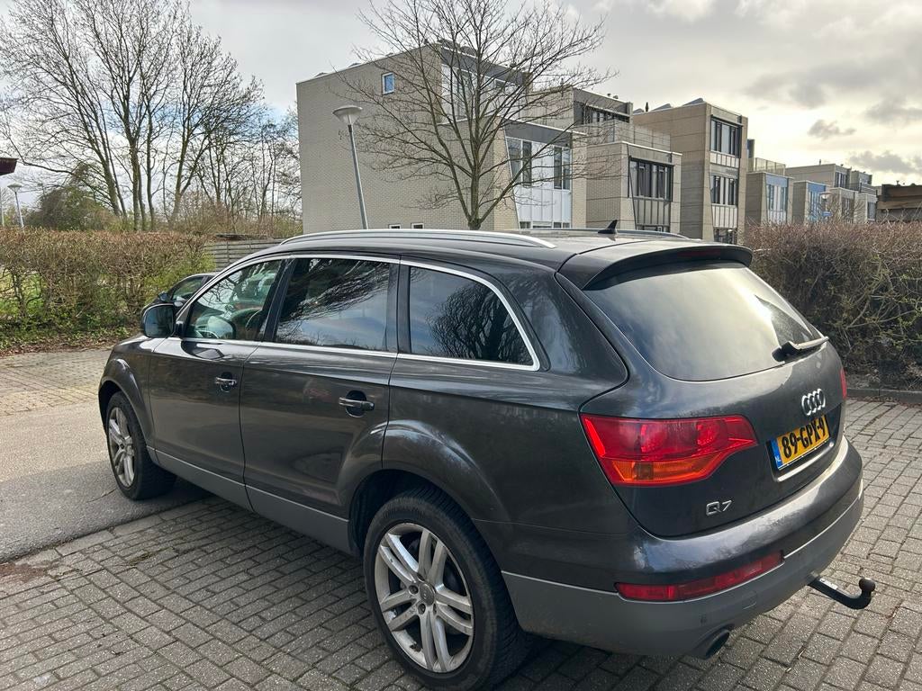 Audi Q7 4.2 V8 257KW Quattro Tiptronic 2006 Grijs, Auto's, Audi, Automaat, 8 cilinders, 2245 kg, 7 stoelen