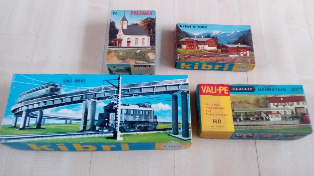 4 bouwdozen N en HO vollmer,kibri en Vau-pe, Hobby en Vrije tijd, Modeltreinen | H0, Overige merken, Gelijkstroom of Wisselstroom