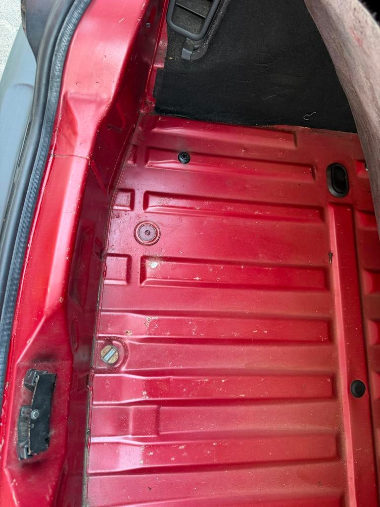 Citroën Saxo 1.6 8v 98 pk 2003 Rood, Auto's, Citroën, Voorwielaandrijving, 15 km/l, 31 €/maand, 4 cilinders