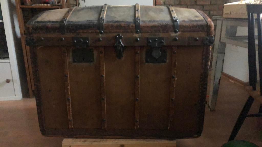 Antieke Hutkoffer / Steamtrunk met Labels, Ophalen