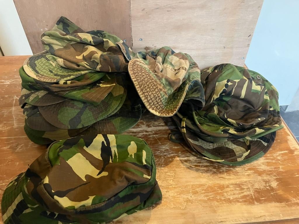 Woodland div. petjes NL leger, Ophalen of Verzenden, Landmacht, Nederland, Overige typen