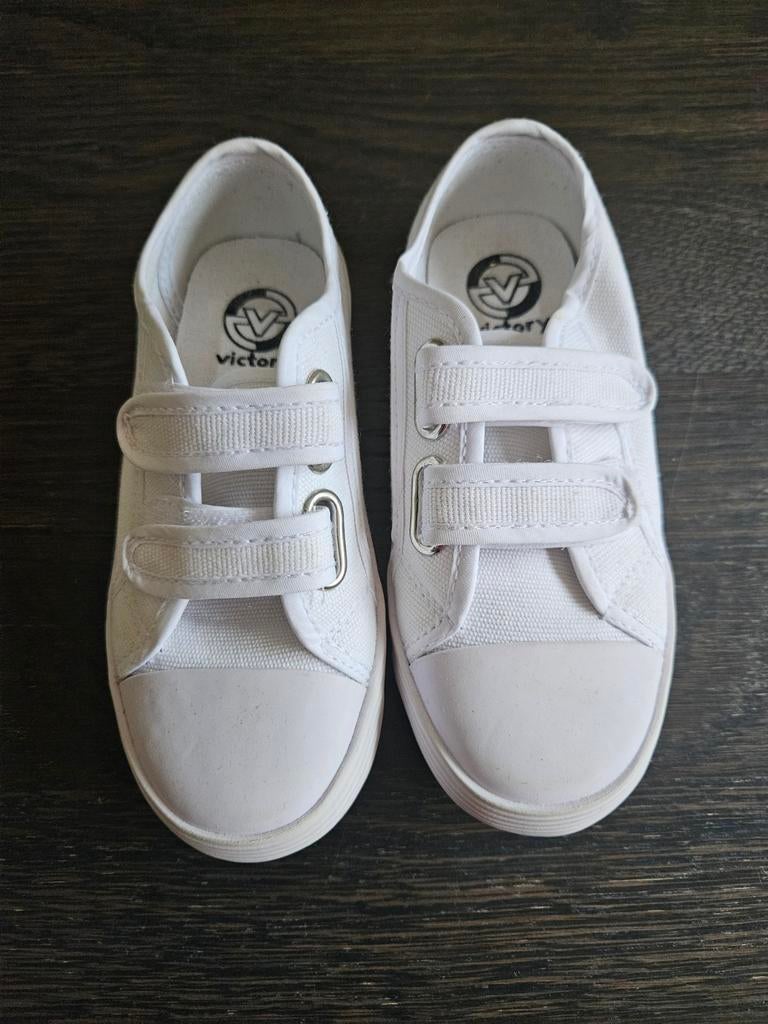 Witte Victory Klittenbandschoenen / gymschoenen Maat 28, Jongen of Meisje, Schoenen, Ophalen of Verzenden, Zo goed als nieuw