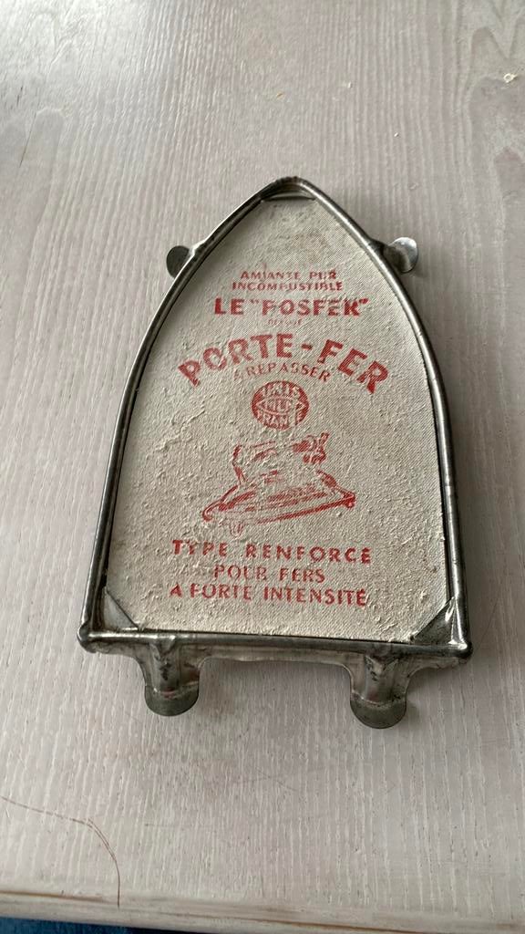 Vintage ijzeren houder voor een heet strijkijzer., Antiek en Kunst, Antiek | Gereedschap en Instrumenten, Ophalen of Verzenden