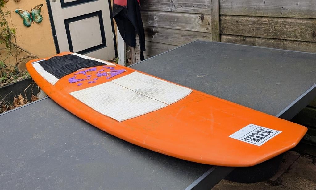 Custom directional kitesurfboard, Watersport en Boten, Kitesurfen, Directional, Ophalen of Verzenden, Gebruikt, Kiteboard