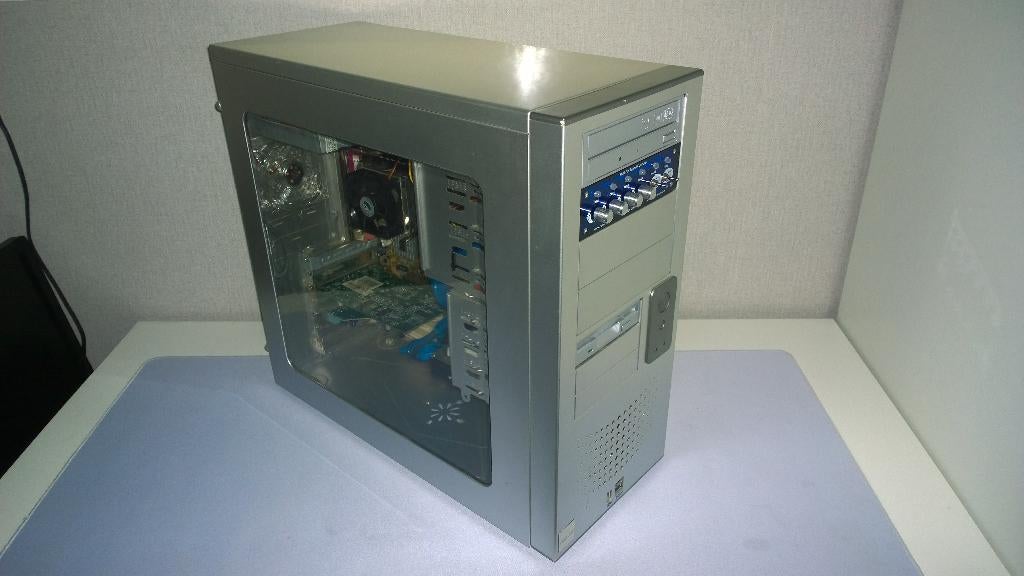 Vintage Windows XP game pc, Periode correcte survivor., Computers en Software, Vintage Computers, Ophalen