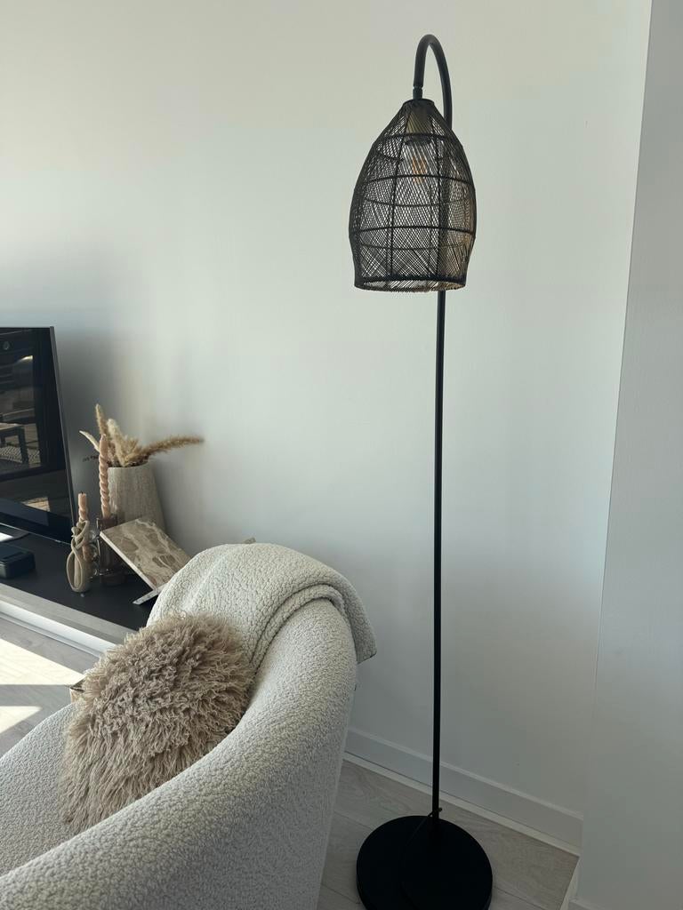 Stijlvolle staande lamp 170 cm hoog met rotan kap, Ophalen, Zo goed als nieuw, Metaal, 150 tot 200 cm