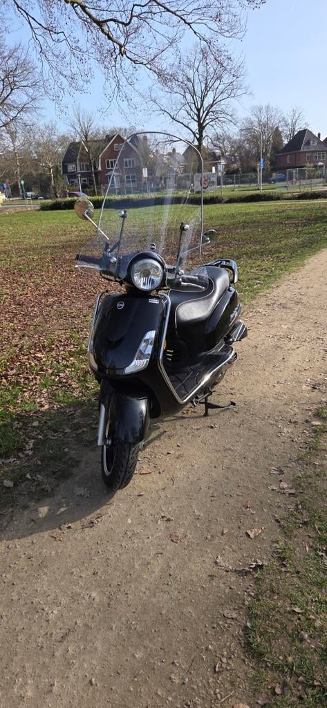 Sym Fiddle II scooter - Zwart, zo goed als nieuw, Fietsen en Brommers, Scooters | SYM, Zo goed als nieuw, Fiddle, Benzine, Ophalen of Verzenden