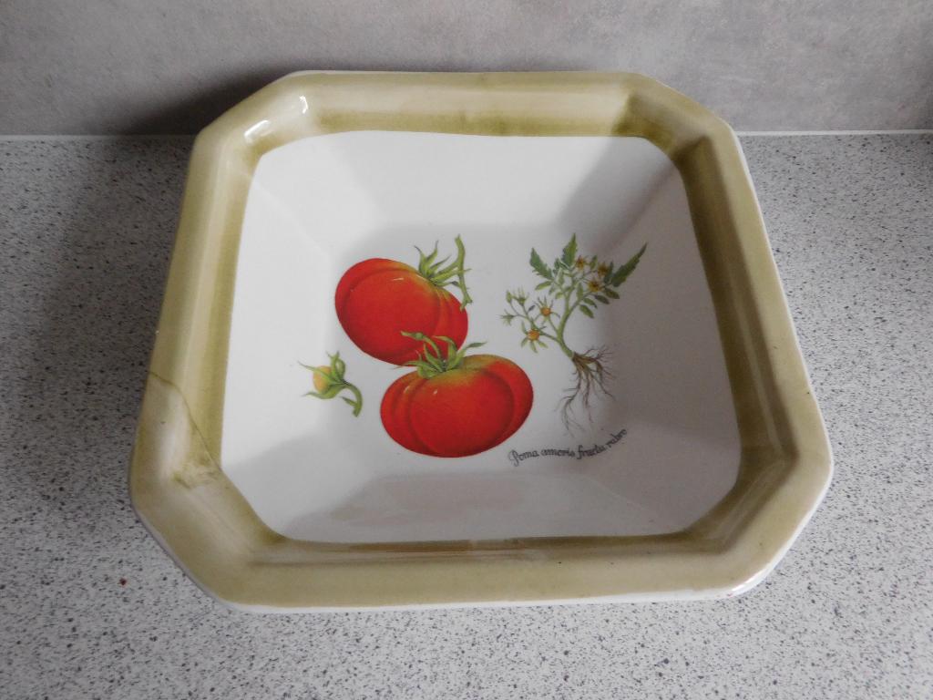 Schaal 21x5 cm. Tomaten Made in Italy, Huis en Inrichting, Keramiek, Ophalen of Verzenden, Overige stijlen, Schaal of Schalen