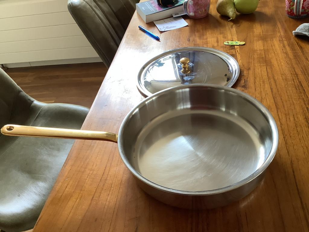 Nieuwe SPRING aluminium hapjespan met deksel - 26 cm, Huis en Inrichting, Keuken | Potten en Pannen, Nieuw, Koekenpan of Braadpan