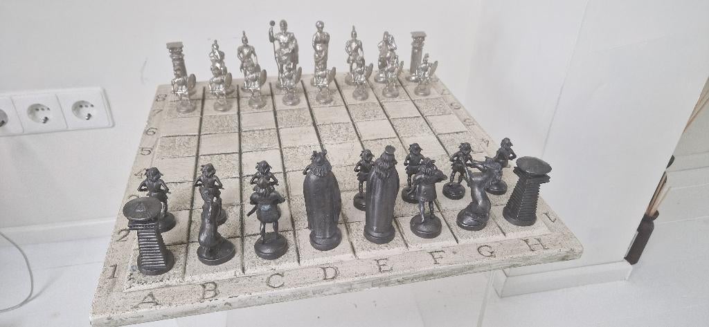 Oud Schaakbord met tinnen figuren, Ophalen