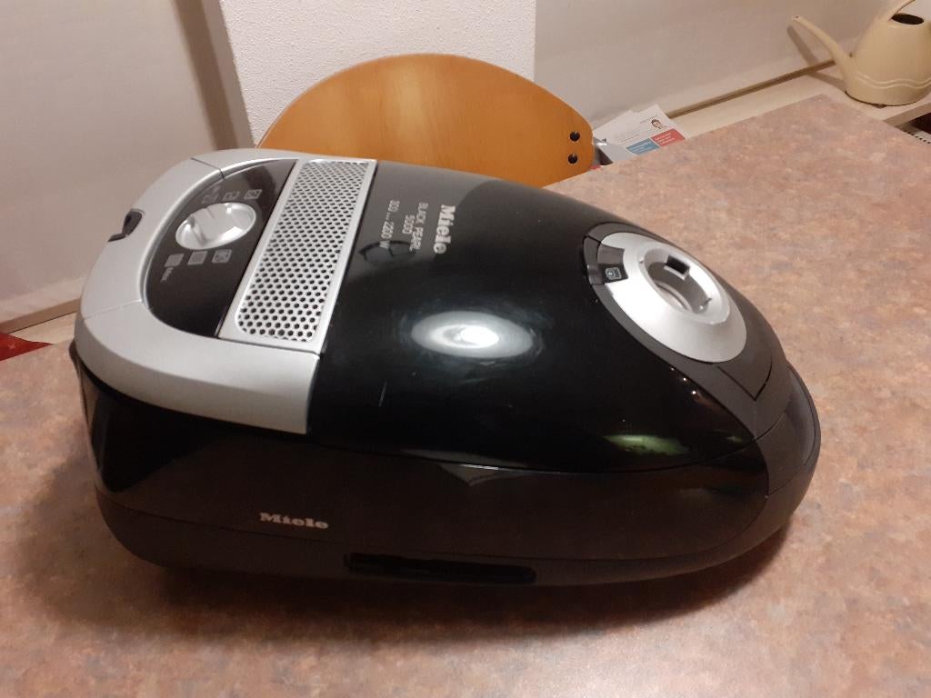 Miele Stofzuiger  2200 Watt., Stofzuiger, Zo goed als nieuw, 2000 watt of meer, Ophalen