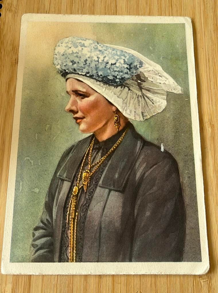 Noord Brabantse dame in klederdracht met poffer, Ophalen of Verzenden, 1940 tot 1960, Ongelopen, Klederdracht