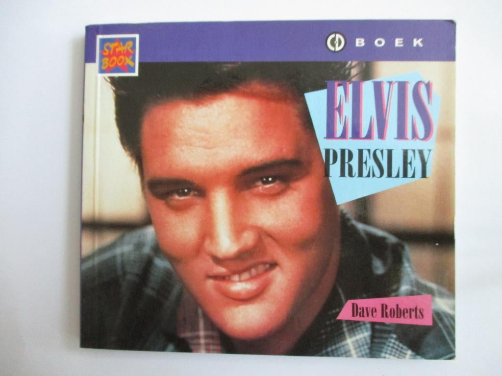 ELVIS PRESLEY - Boek in CD-formaat., Verzamelen, Ophalen of Verzenden, Zo goed als nieuw, Boek, Tijdschrift of Artikel