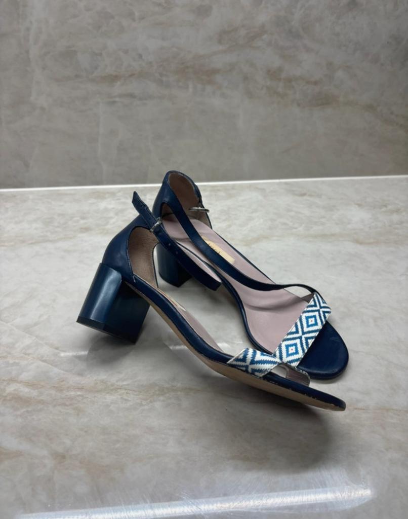 Open toes blue kitten heels, Ophalen of Verzenden, Zo goed als nieuw, Blauw