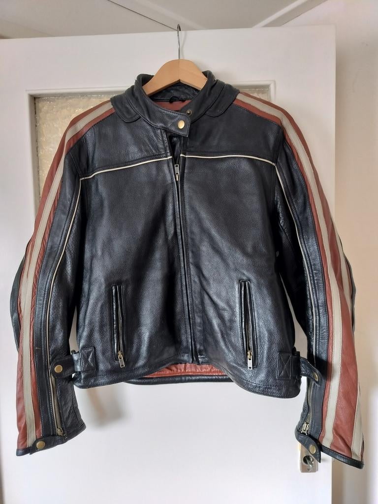 Erg mooie leren motorjas

Zo goed als nieuw

Maat XL, Verzenden, Tweedehands, Jas | leer