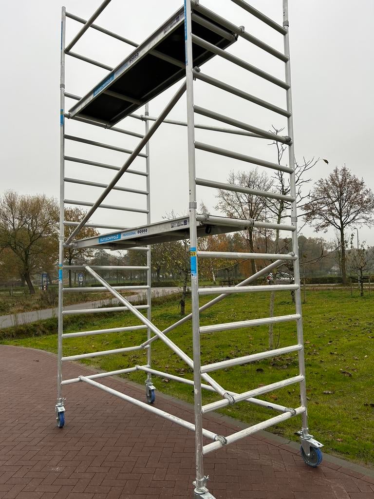 Rolsteiger te huur, Doe-het-zelf en Verbouw, Steigers, Ophalen of Verzenden, Zo goed als nieuw, Rolsteiger of Kamersteiger, 5 meter of hoger
