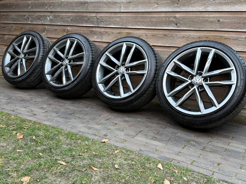 Orig Volkswagen Polo Pamplona 17 inch velgen + zomerbanden, Gebruikt, Banden en Velgen, 17 inch, Personenwagen