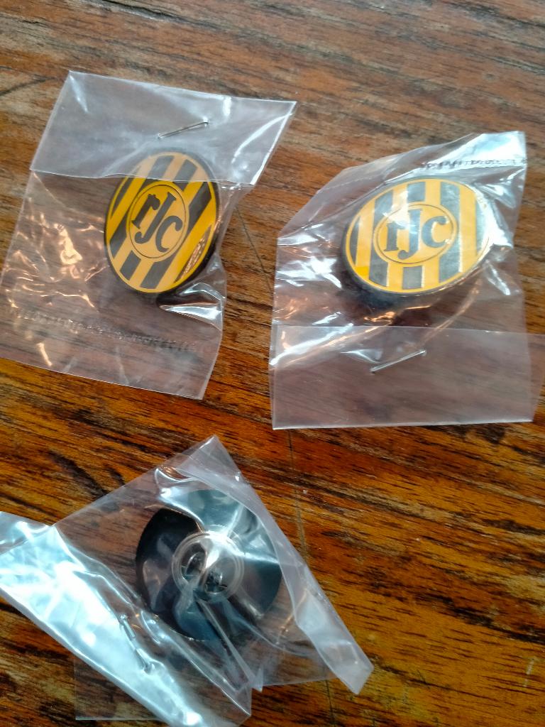 Roda JC RJC voetbal logo pin sport club vereniging, Ophalen of Verzenden, Nieuw, Sport