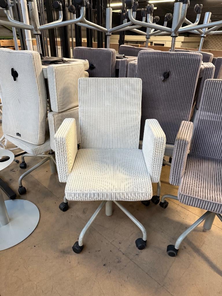 Partij van 11 BULO Pub & Club vergaderstoelen, Ophalen, Gebruikt, Overige kleuren, Stof