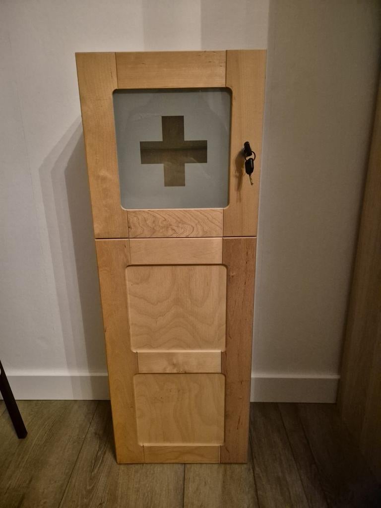 Medicijn kastje, Ophalen, Nieuw
