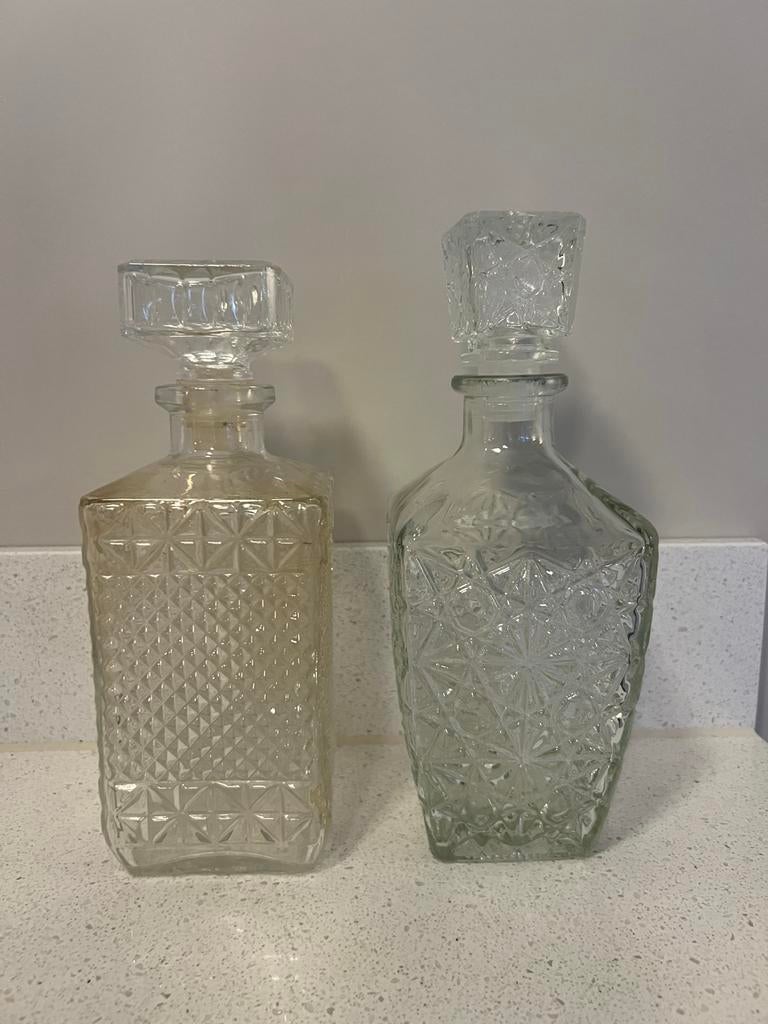 Twee mooie glazen karaffen voor drankentafel, Ophalen of Verzenden