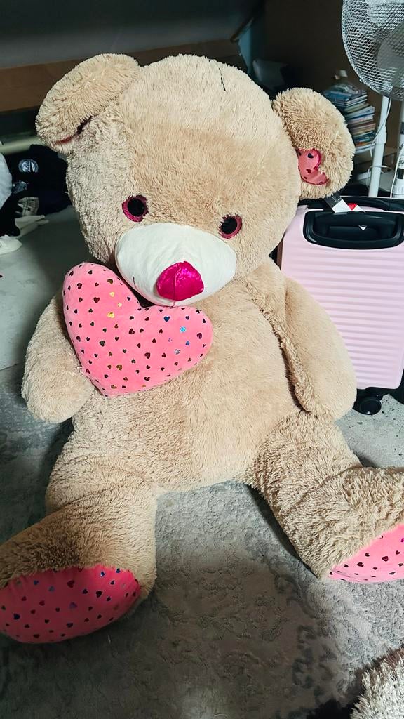 Mega Knuffelbeer met Roze Hart, Ophalen, Zo goed als nieuw, Beer