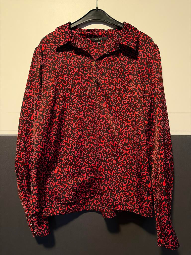 Nikkie blouse hearts maat 38, Kleding | Dames, Ophalen of Verzenden, Zo goed als nieuw, Maat 38/40 (M), Zwart