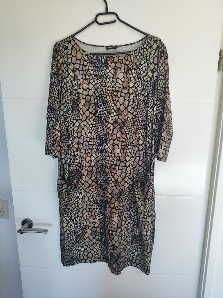 MOQ jurk maat 42 travelstof, Ophalen of Verzenden, Zo goed als nieuw, Maat 42/44 (L), Knielengte