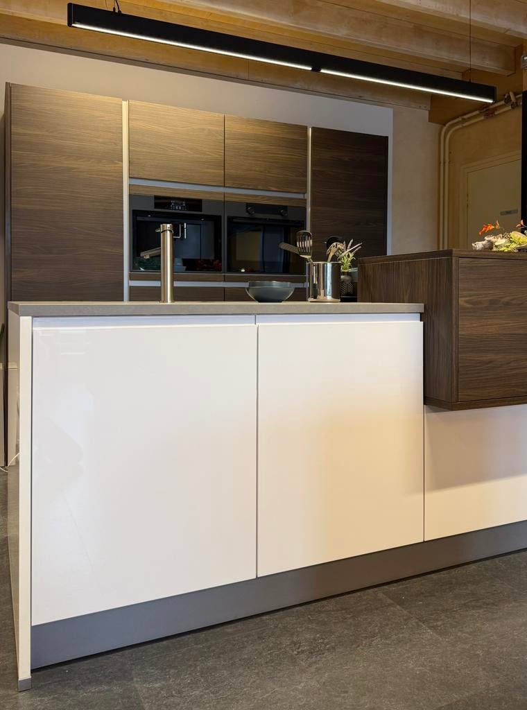 Showroomkeuken met kookeiland, Ophalen, Bruin, Overige typen, Graniet of Steen