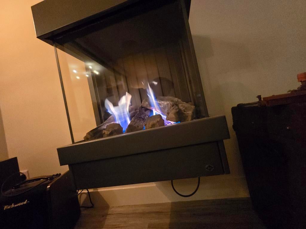 Moderne gashaard - Hangend model dru, Ophalen of Verzenden, Zo goed als nieuw, Hangende haard, Gashaard