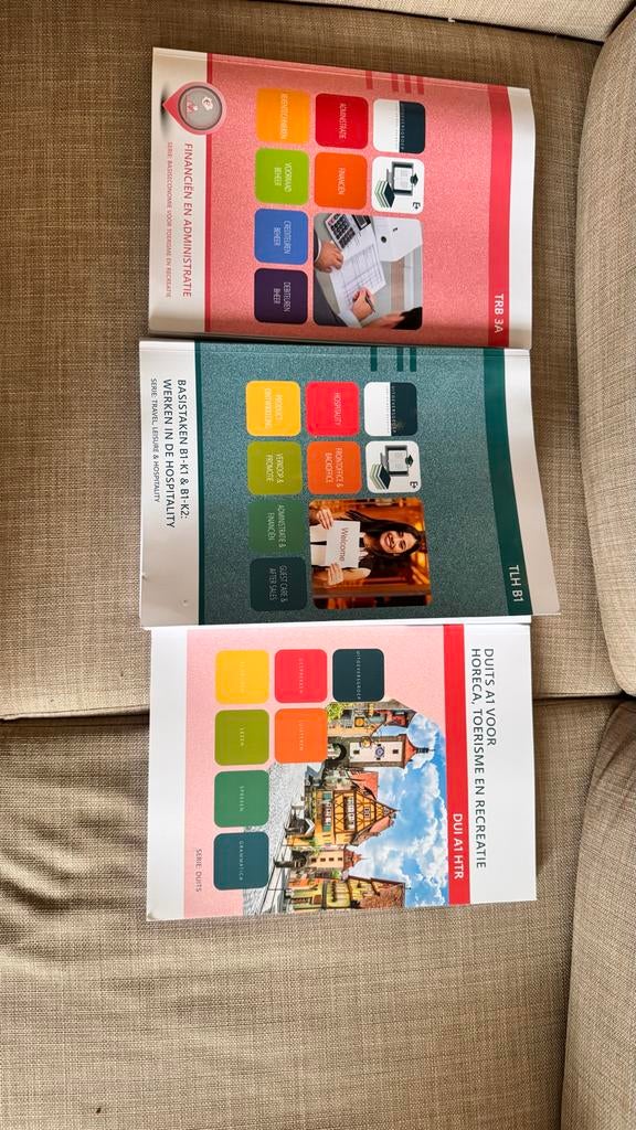 Boeken Tourisme opleiding MBO, Boeken, Ophalen of Verzenden, Gelezen, MBO