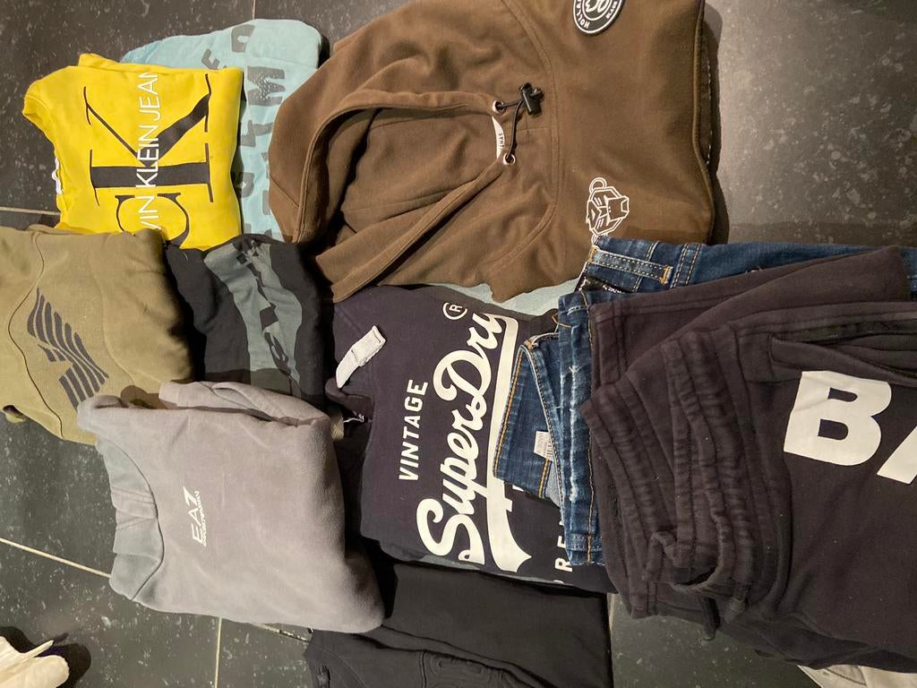 Jongenstruien164 176 1 koop 25,- Armani calvin Superdry, Ophalen, Zo goed als nieuw, Jongen, Trui of Vest