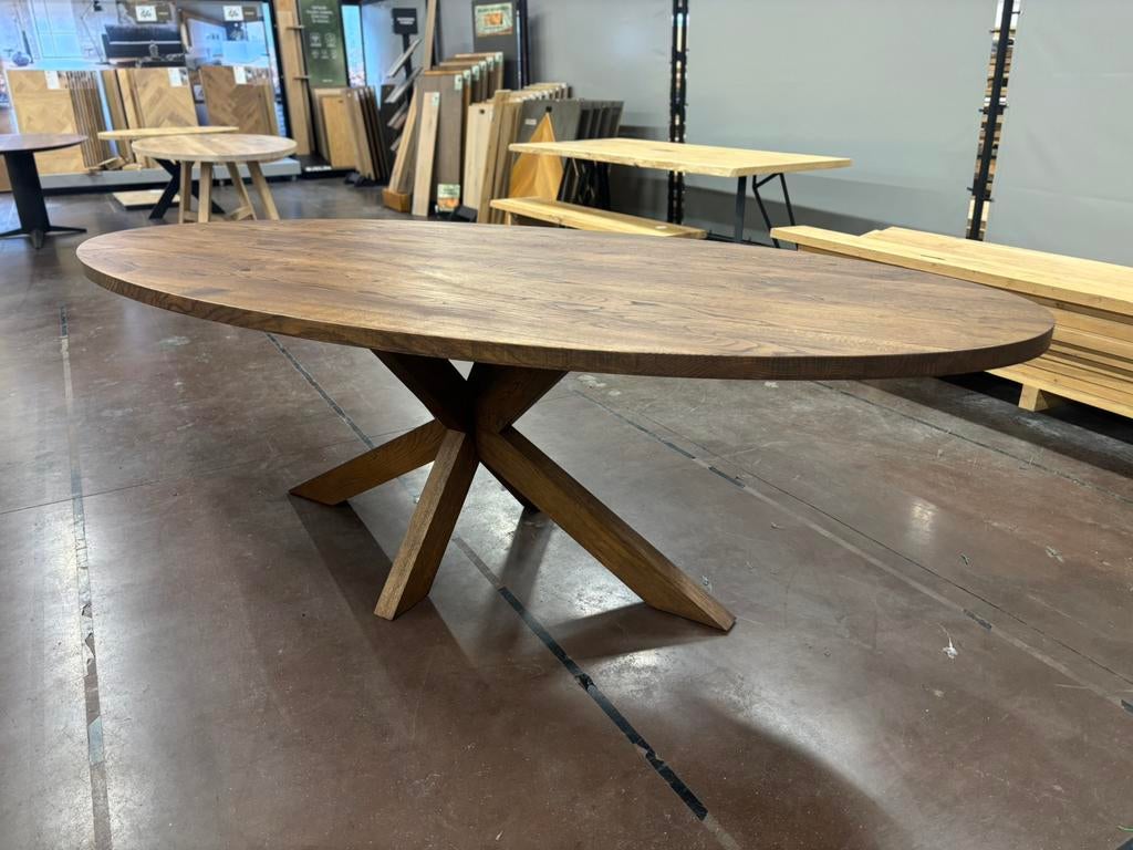 Massief eiken ovale eettafel met matrixpoot 250x110cm