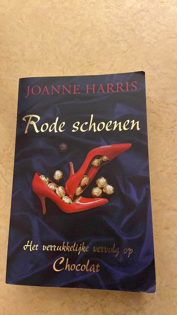 Joanne Harris - Rode schoenen, Ophalen of Verzenden, Zo goed als nieuw, Joanne Harris