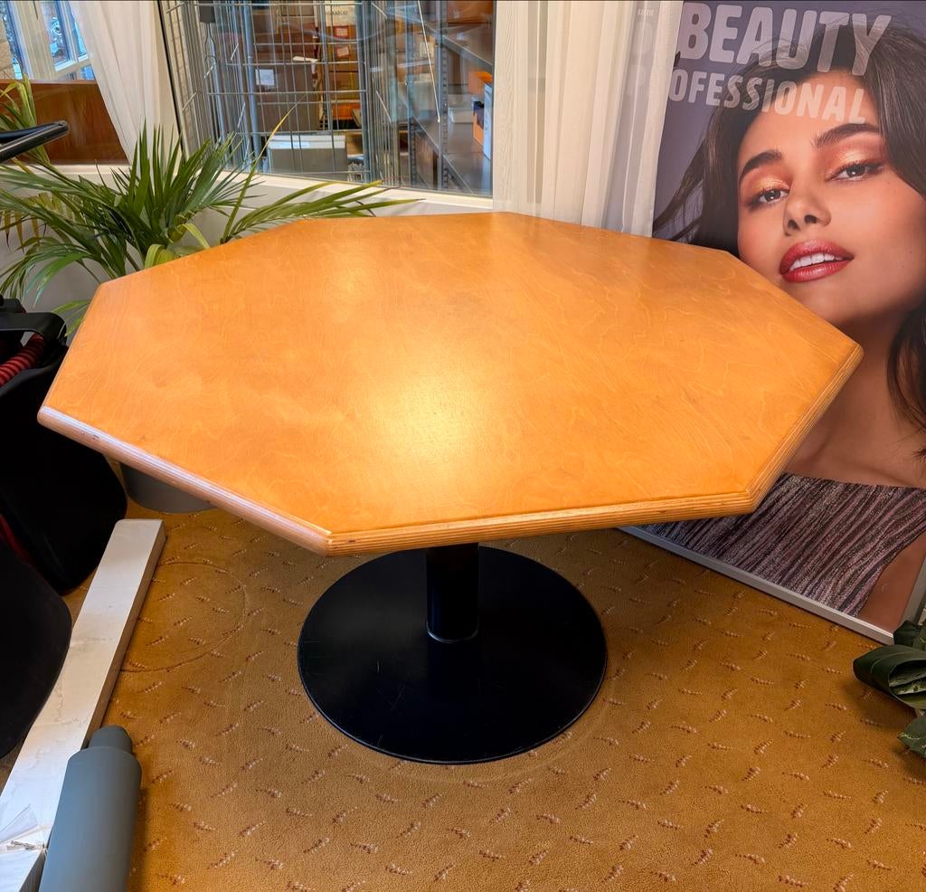 Houten 8-hoekige tafel met stevige voet, Ophalen, Gebruikt, 100 tot 150 cm, Tot twee personen